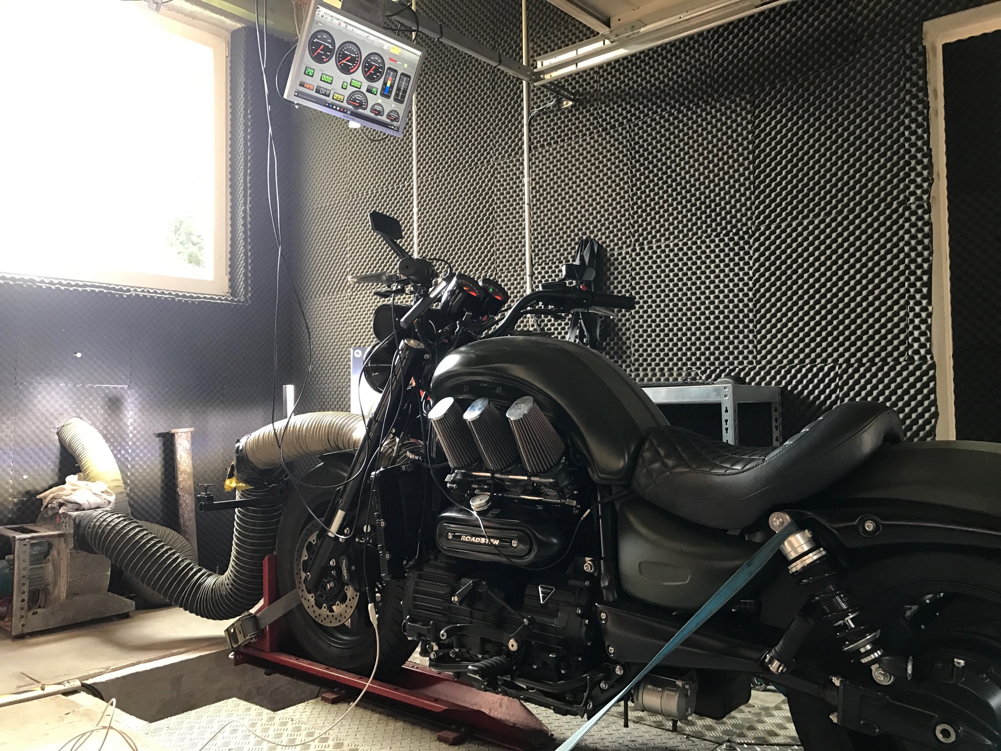 Dynojet Prüfstand mit Triumph Rocket III