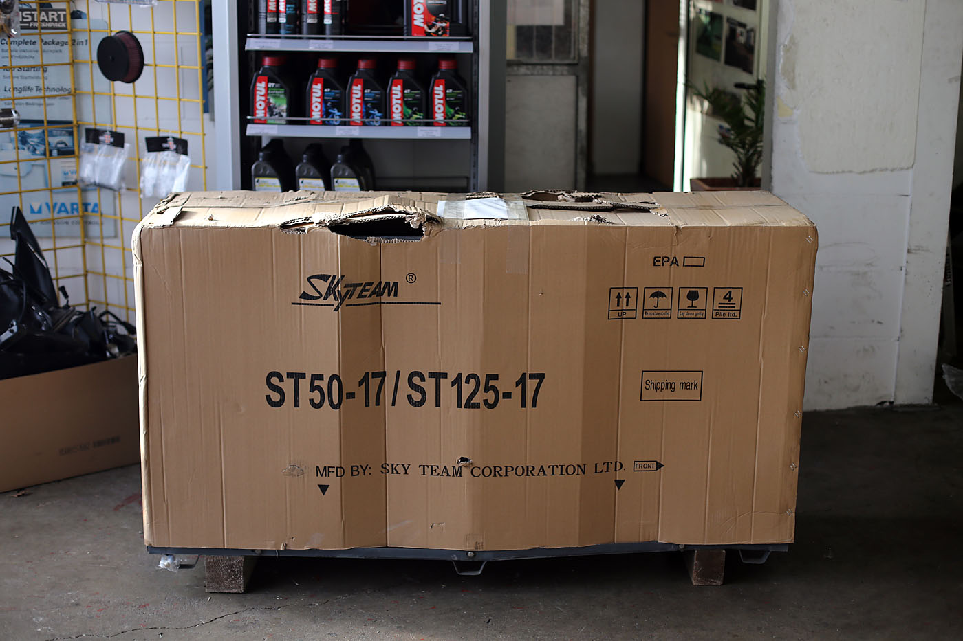 Schön verpackt die Rennmaschine Schön verpackt die Rennmaschine